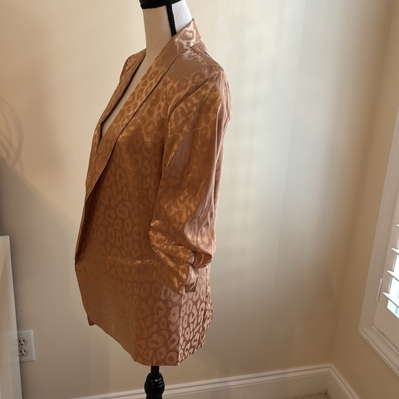 Oddy Jacket - Picture 2 of 8